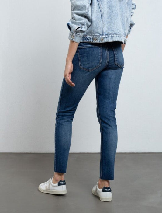 Push Up Jean in dark tone