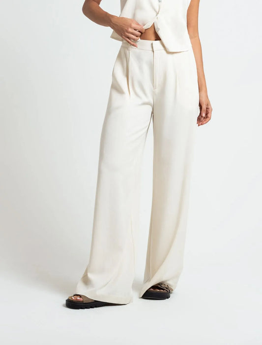 Trousers in fluid fabric • Palazzo style.