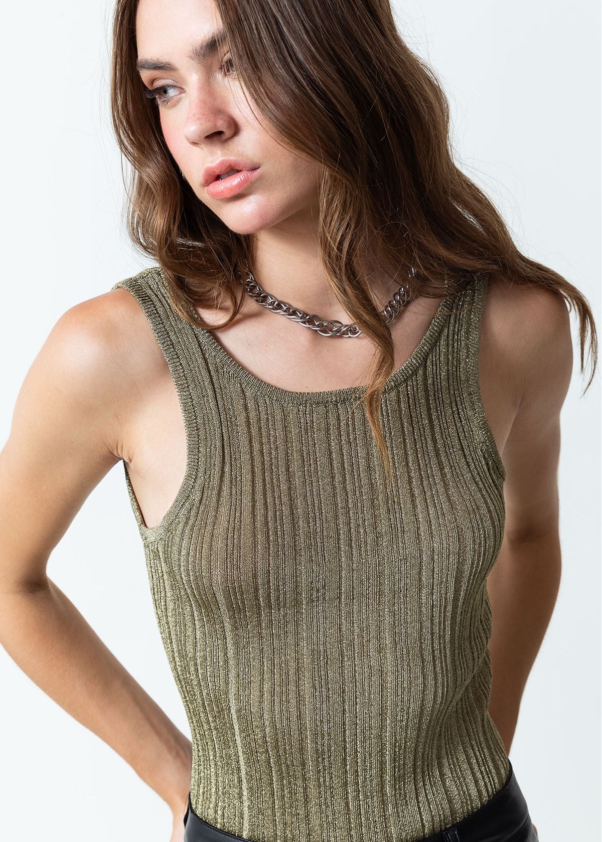 Knitted sleeveless t-shirt