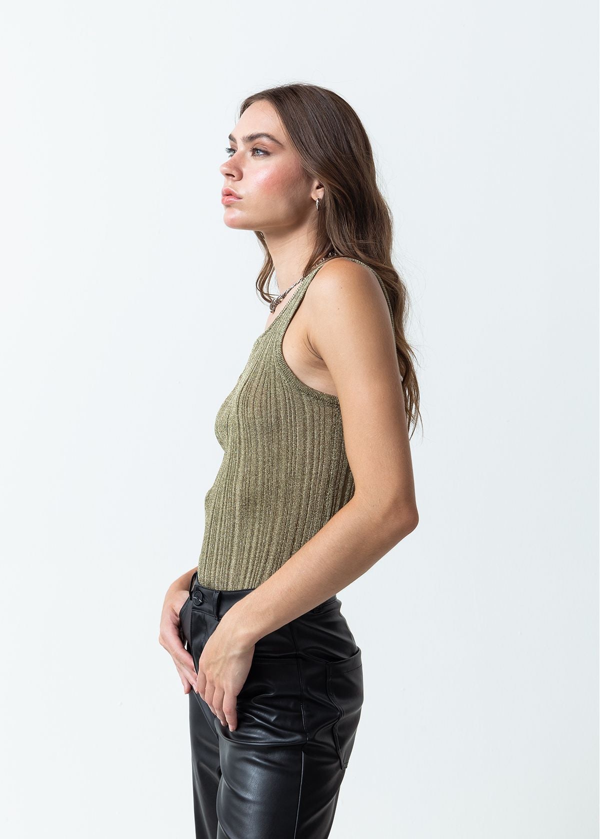 Knitted sleeveless t-shirt