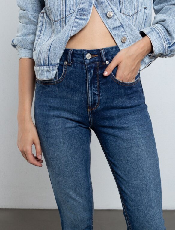 Push Up Jean in dark tone